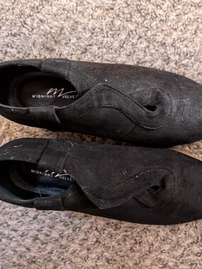 Midnight Velvet womans Black Slip-On Loafers with Curved Vamp
